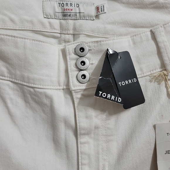 Torrid JEGGING SKINNY VINTAGE STRETCH HIGH-RISE JEAN FRENCH VANILLA size 24 - Picture 4 of 10